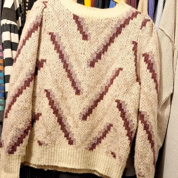 Entro Cream and Purple Chevron Sweater From Avara, Size M - Picture 3 of 5